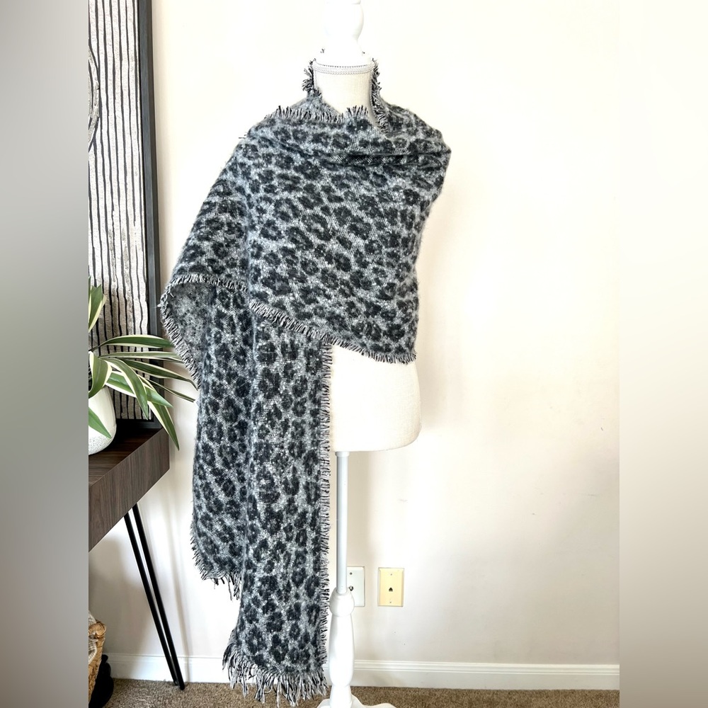 Maurice’s Gray Cheetah Print Scarf